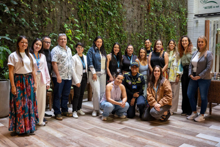 Imagen de representantes de bares y de la administración