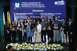 Imagen de todos los ganadores Premios Medellín Investiga