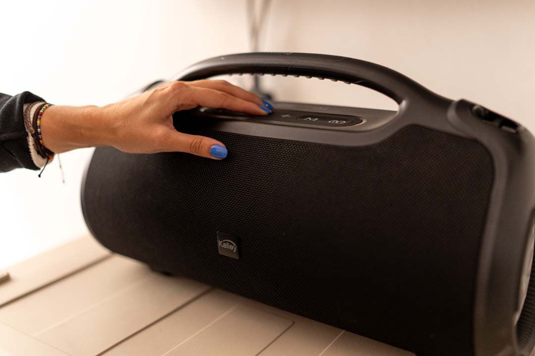 Imagen donación de electrodomésticos y tecnología a mujeres (3)