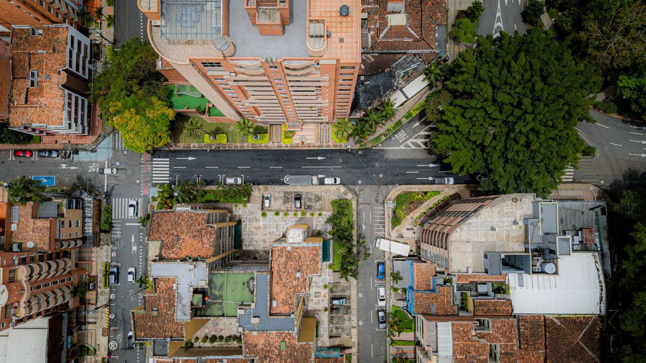 Imagen panorámica de arreglo de calle