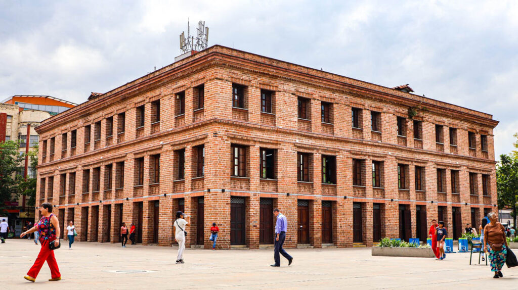 Imagen panorámica de edificio patrimonio arquitectónico