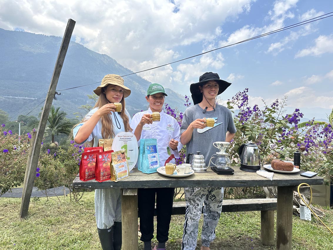 Sandra Liliana Graciano Higuita y sus hijos, Catalina y Simón Sandra Liliana Graciano Higuita y sus hijos, Catalina y Simón