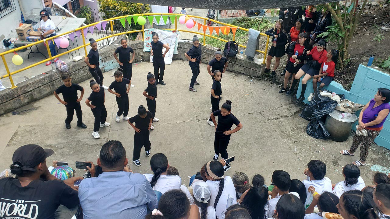 el arte y la cultura reviven en el Teatro Libre del barrio Picachito