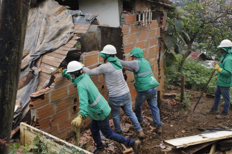 Demolición de edificaciones ilegales