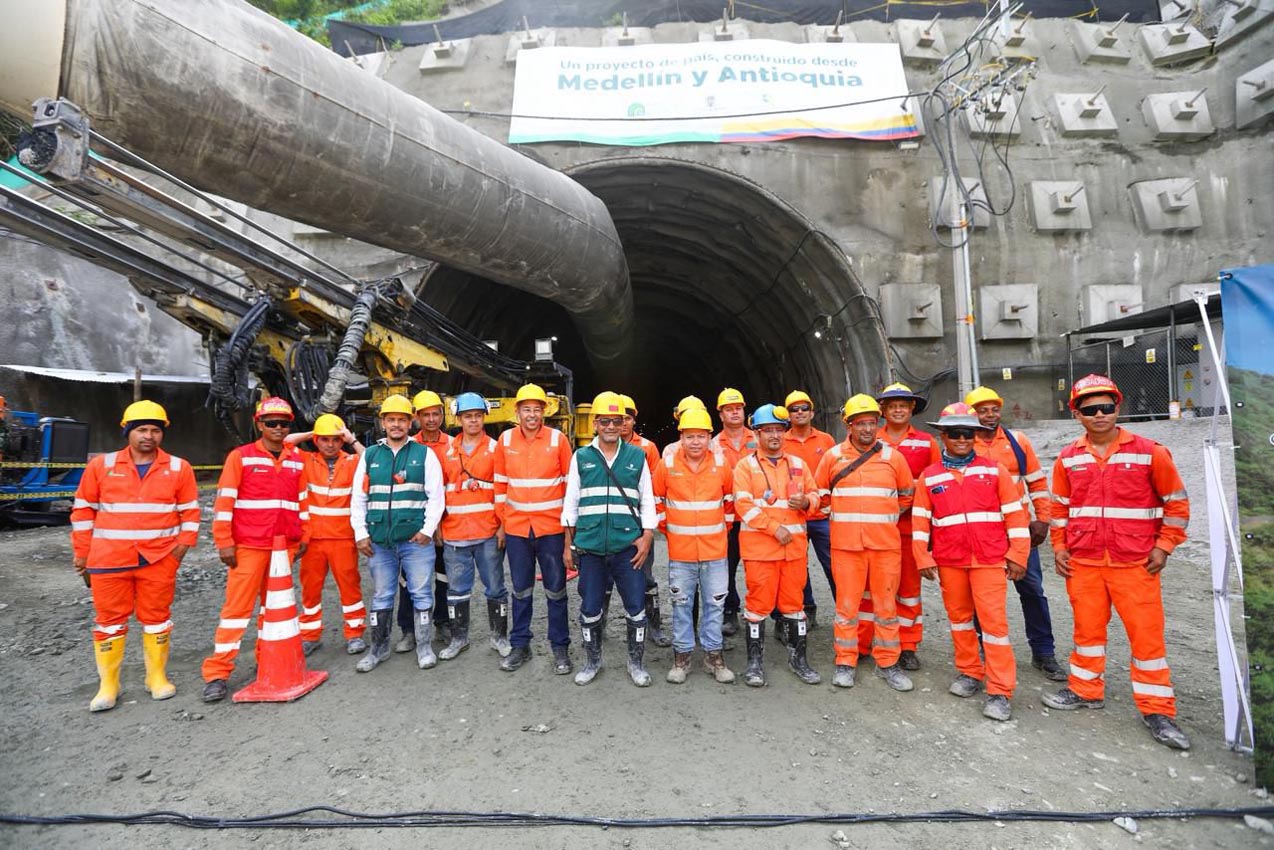 Tramo 2 de las obras de la Nueva Vía al Mar Gonzalo Mejía Trujillo Tramo 2 de las obras de la Nueva Vía al Mar Gonzalo Mejía Trujillo
