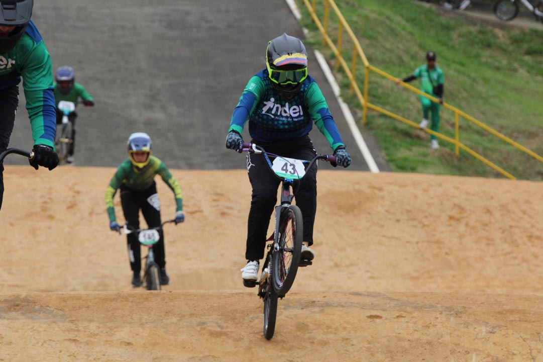 Imagen BMX con el Inder Medellín FOTOS LAURA G (9)