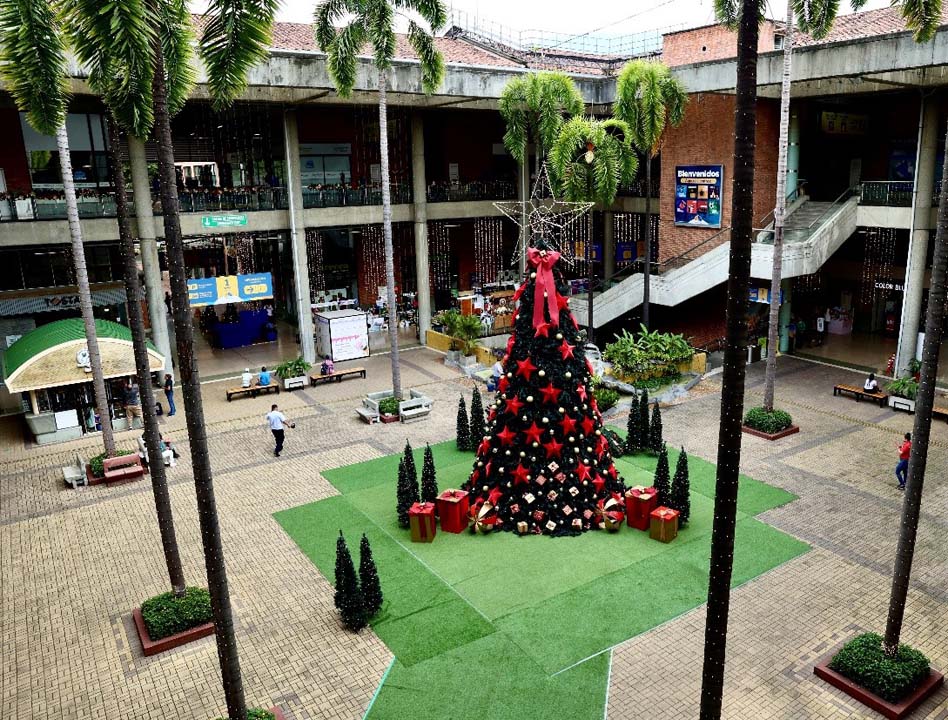 Árbol de navidad en terminal Imagen Árbol de navidad Terminales