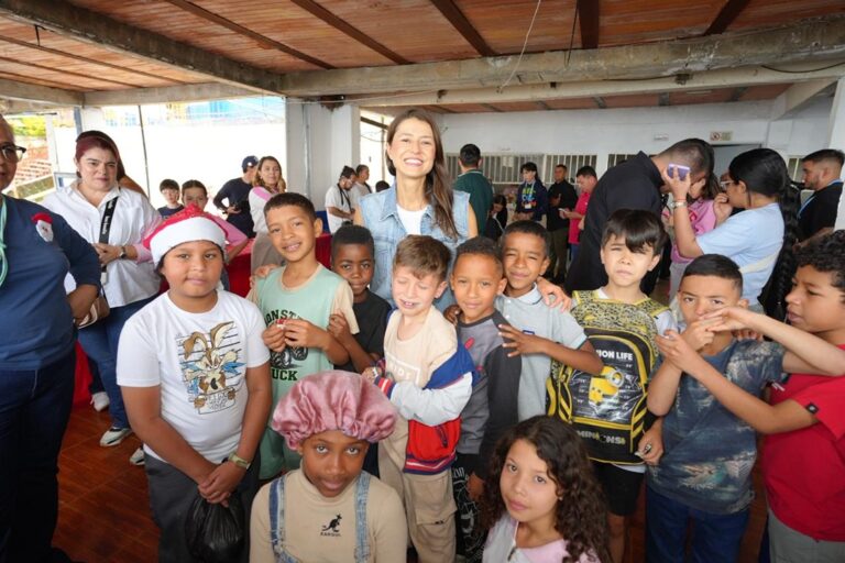 Imagen Tejiendo Hogares con Amor en Navidad (1)