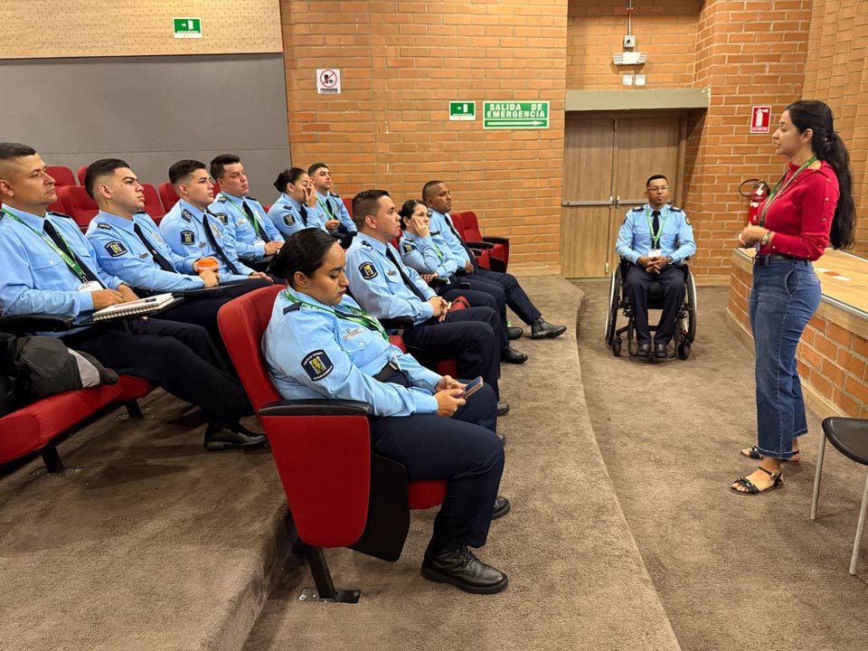 Imagen agente de tránsito en silla de ruedas (1)