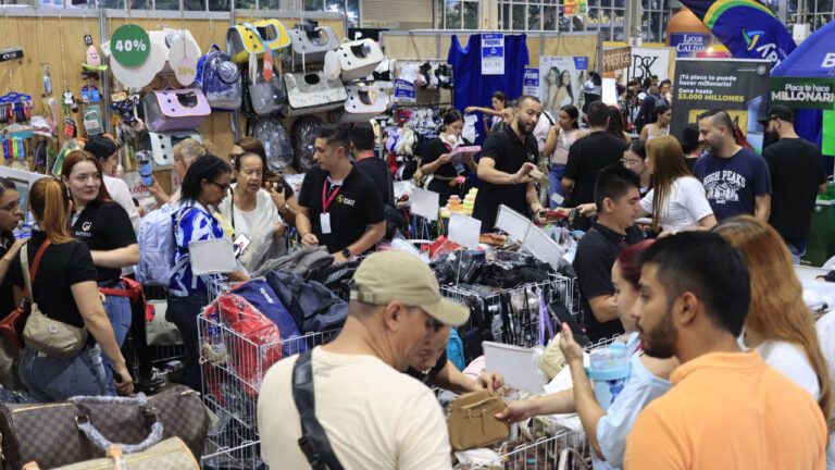 Imagen de asistentes al evento Bazar de Marcas