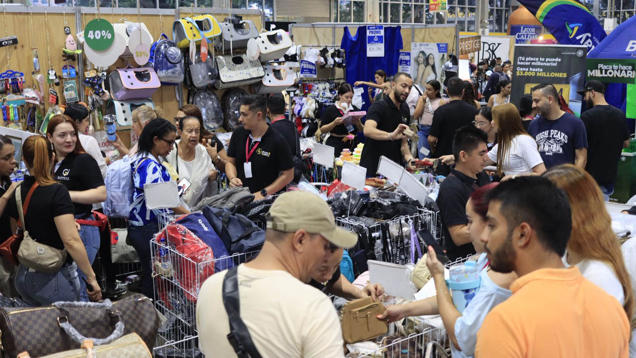 Imagen de asistentes al evento Bazar de Marcas