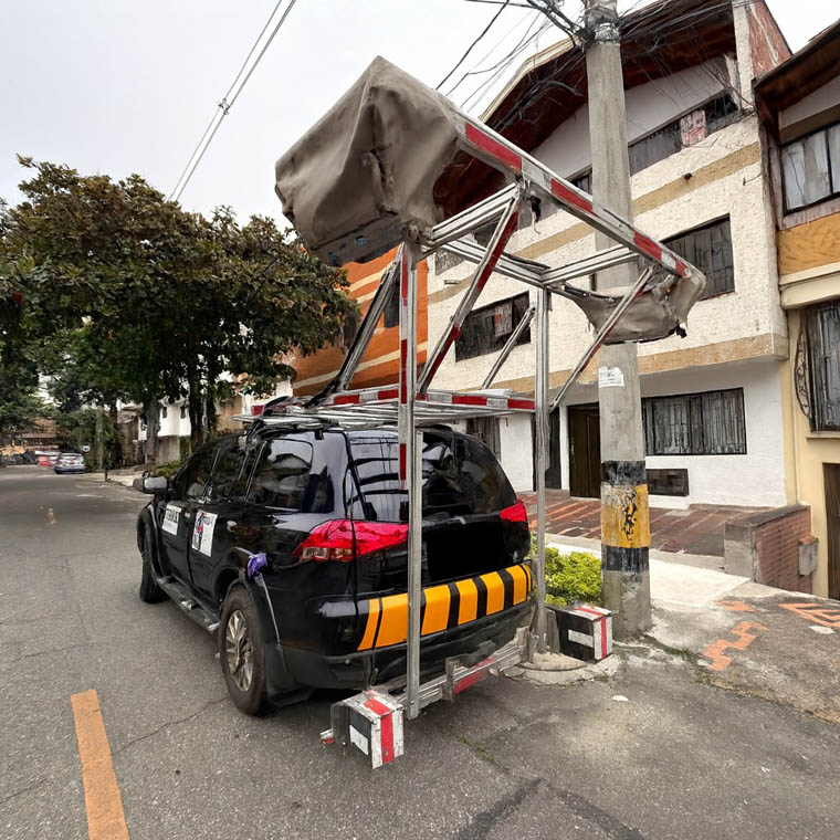 Imagen de carro con tecnología para diagnóstico de la malla vial