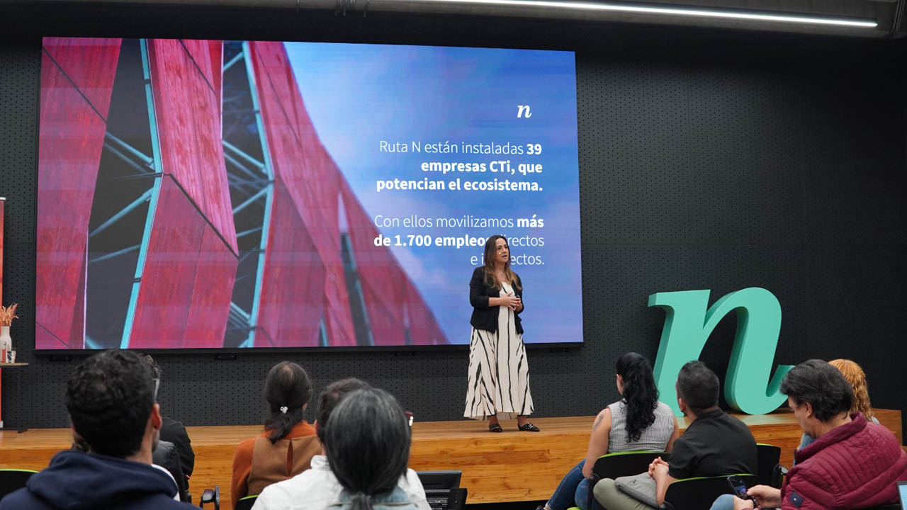 Imagen de directiva de Ruta N en evento