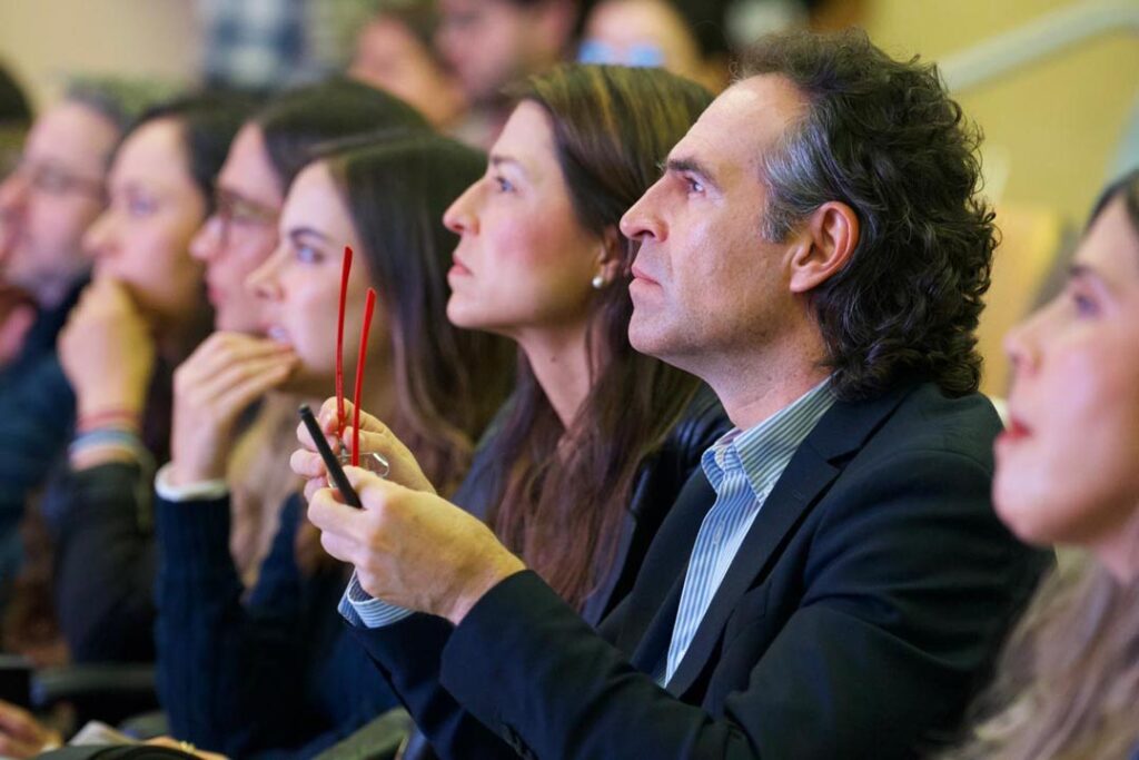 Alcalde de Medellín en evento Imagen informe de Medellín Cómo Vamos alcalde Federico Gutiérrez