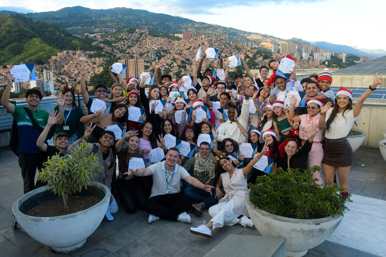 Imagen líderes estudiantiles recibieron reconocimiento (1)