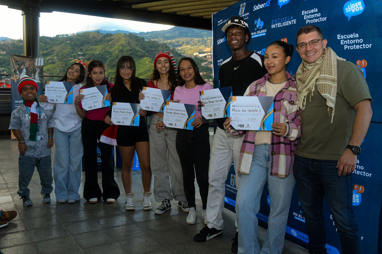 Imagen líderes estudiantiles recibieron reconocimiento (2)