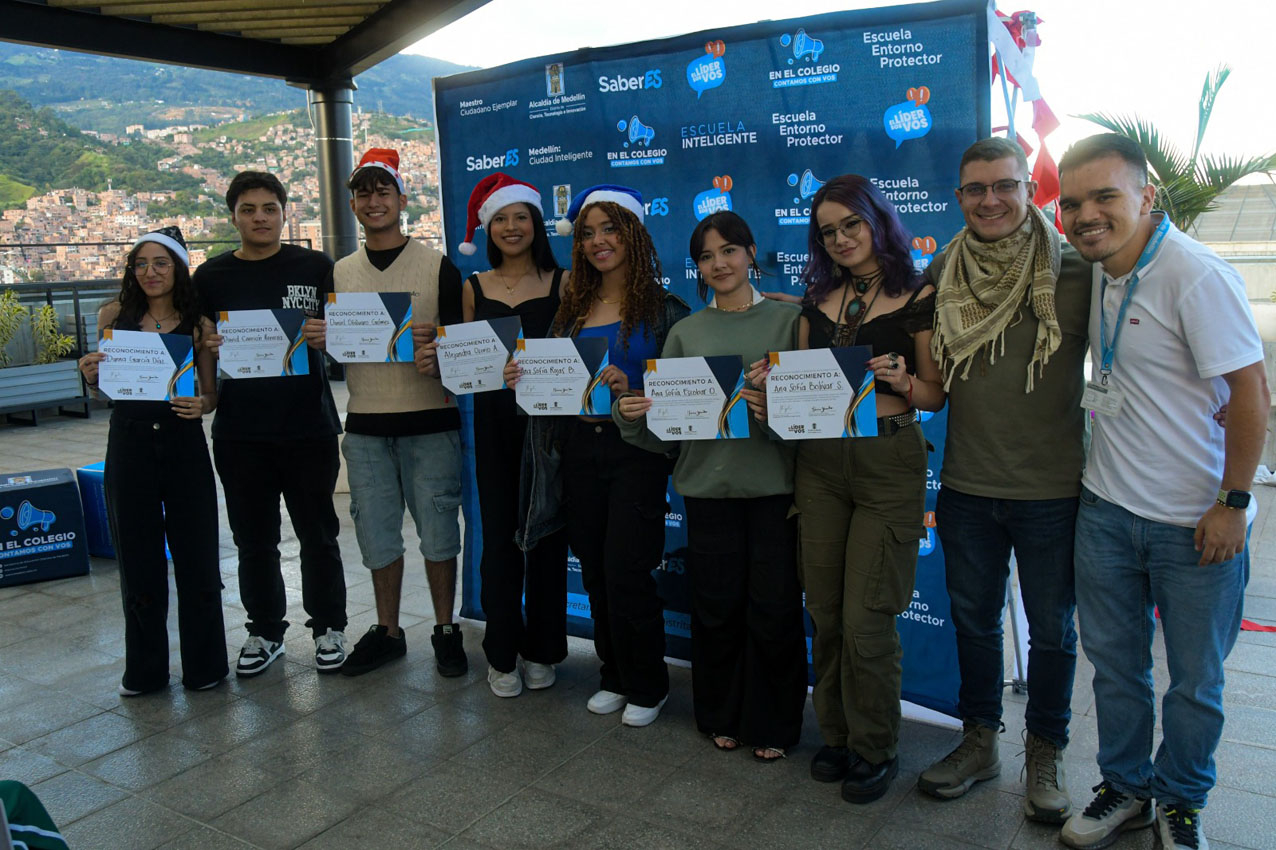 Imagen líderes estudiantiles recibieron reconocimiento (3)