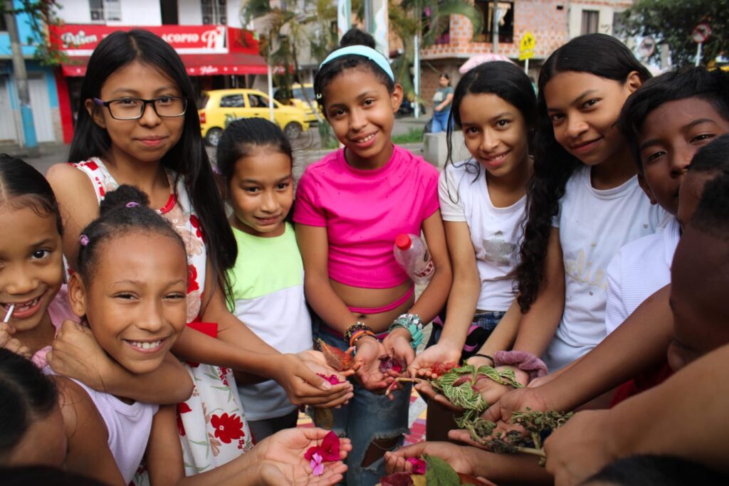 Niños en procesos pedagógicos Medio Ambiente Imagen procesos pedagógicos financiados con Presupuesto Participativo (1)
