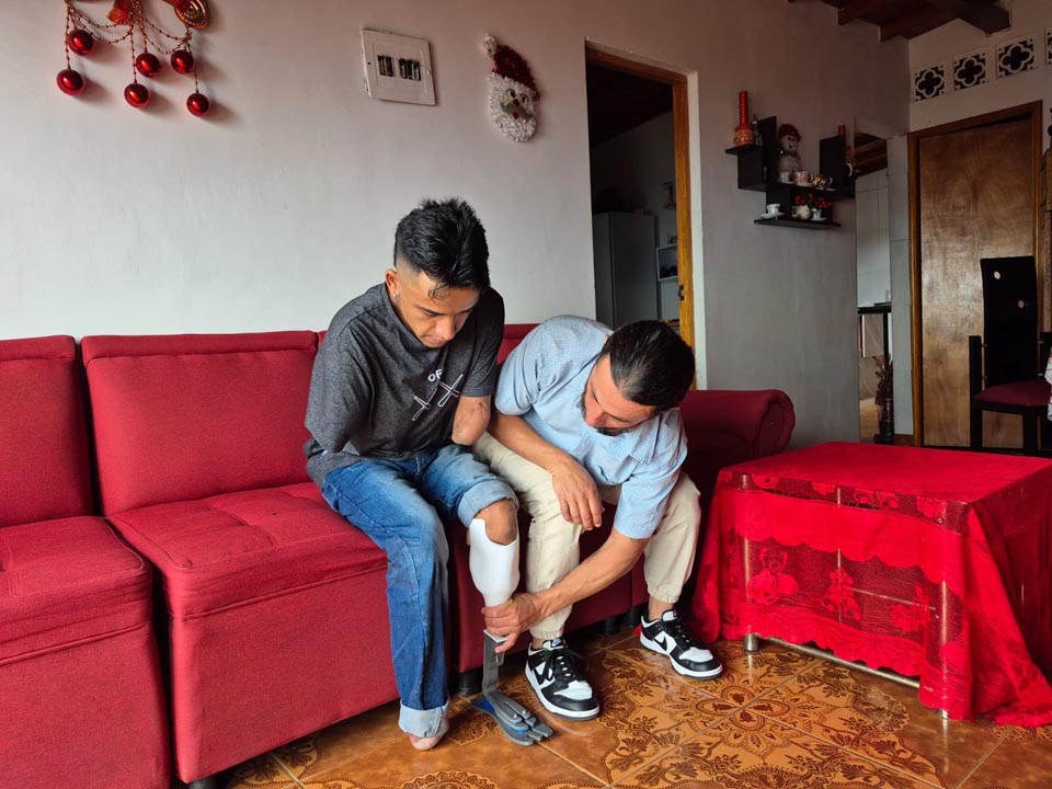 Imagen prótesis creada en Medellín por egresados del ITM PONIÉNDOSELA