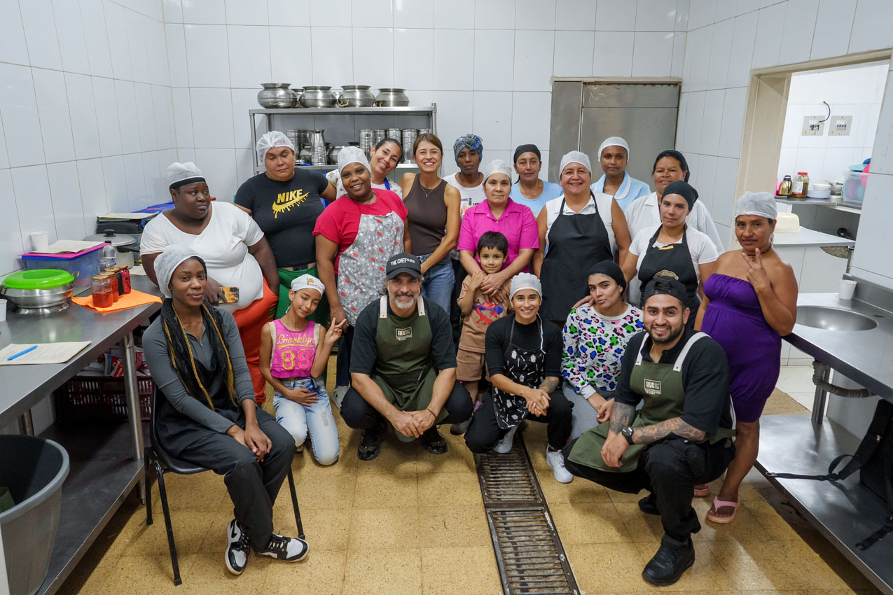 Imagen Mujeres Tejiendo Hogares