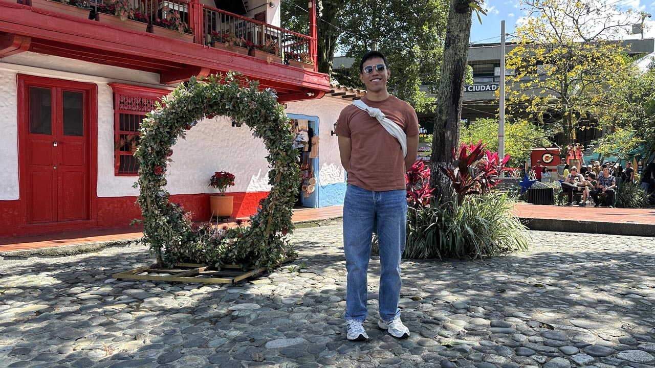 Imagen Pueblito Paisa y los turistas (2)