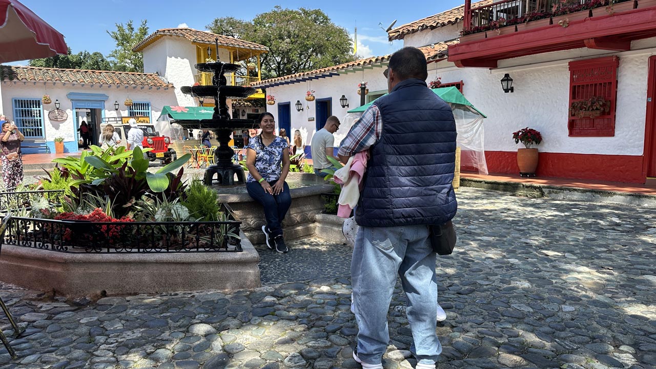 Imagen Pueblito Paisa y los turistas (7)