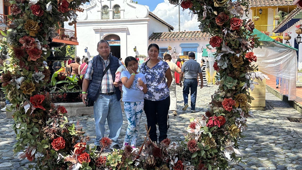 Imagen Pueblito Paisa y los turistas (7)