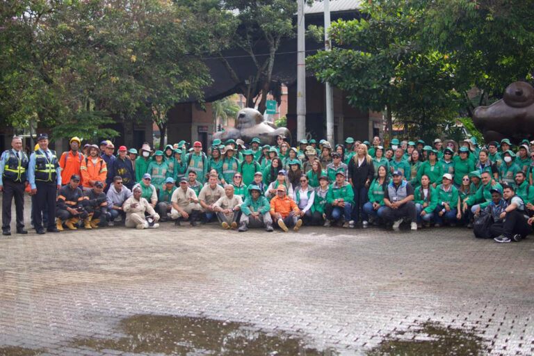 Imagen de grupo encargado de recuperación ambiental