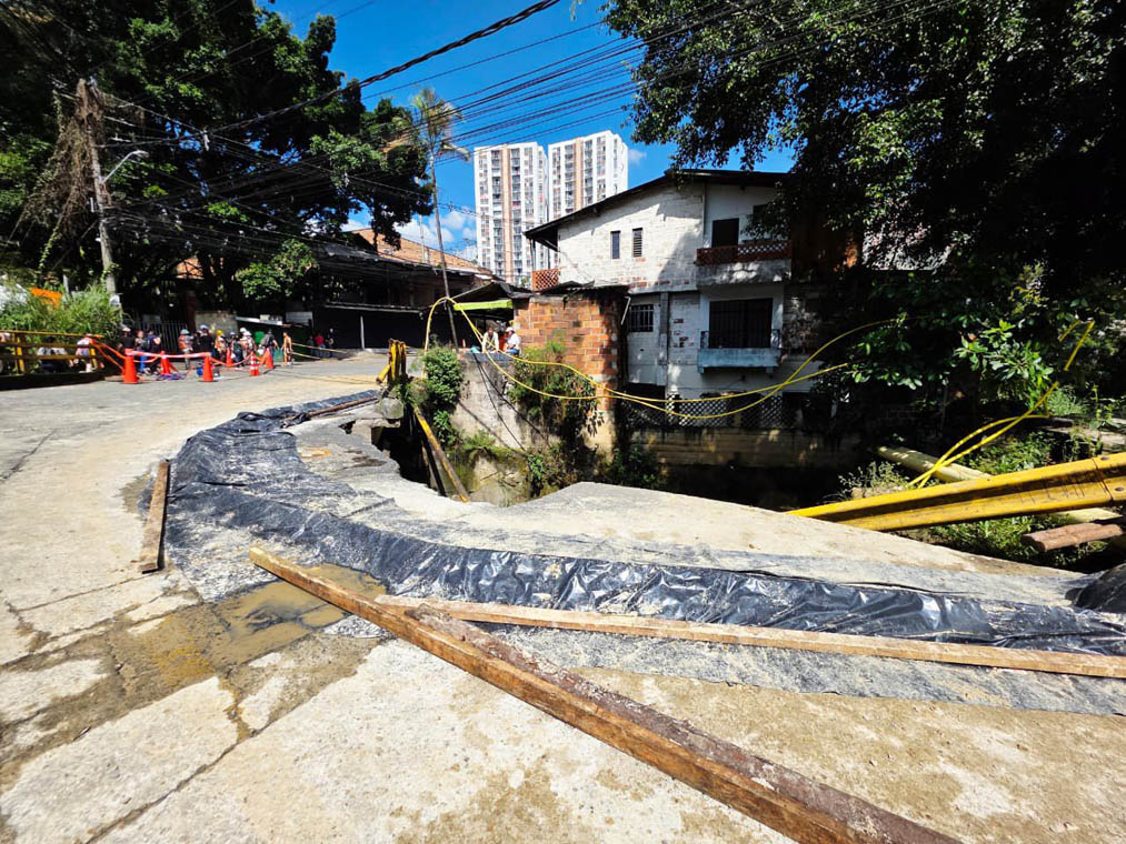 Imagen de intervención por caída del puente La Limona en San Antonio de Prado