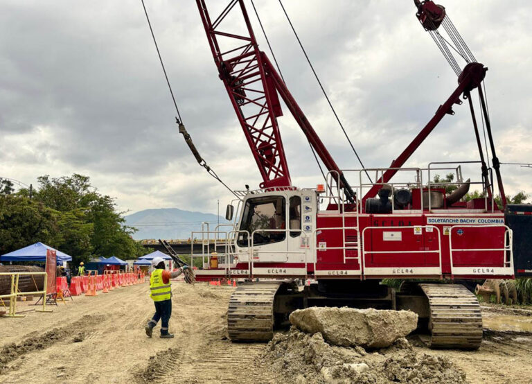 Imagen de maquinaria de construcción en obra