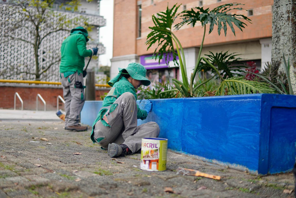 Imagen de personal en limpieza de espacio público