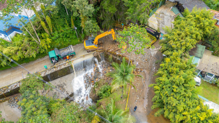 Imagen panorámica de daños por inundación