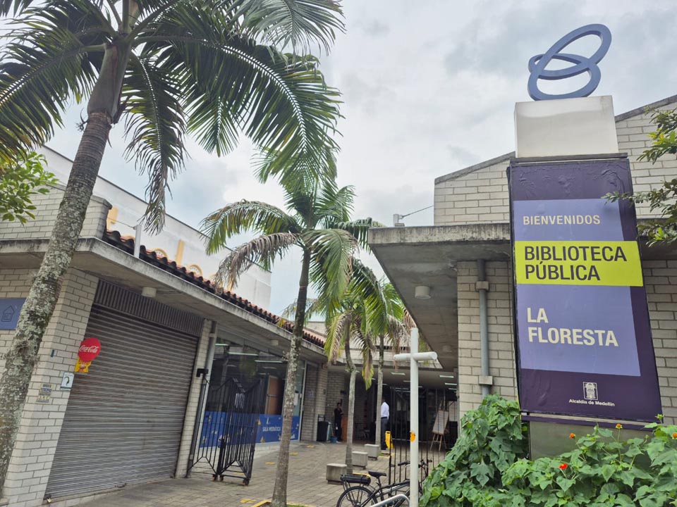 Imagen Biblioteca Pública La Floresta FACHADA 1
