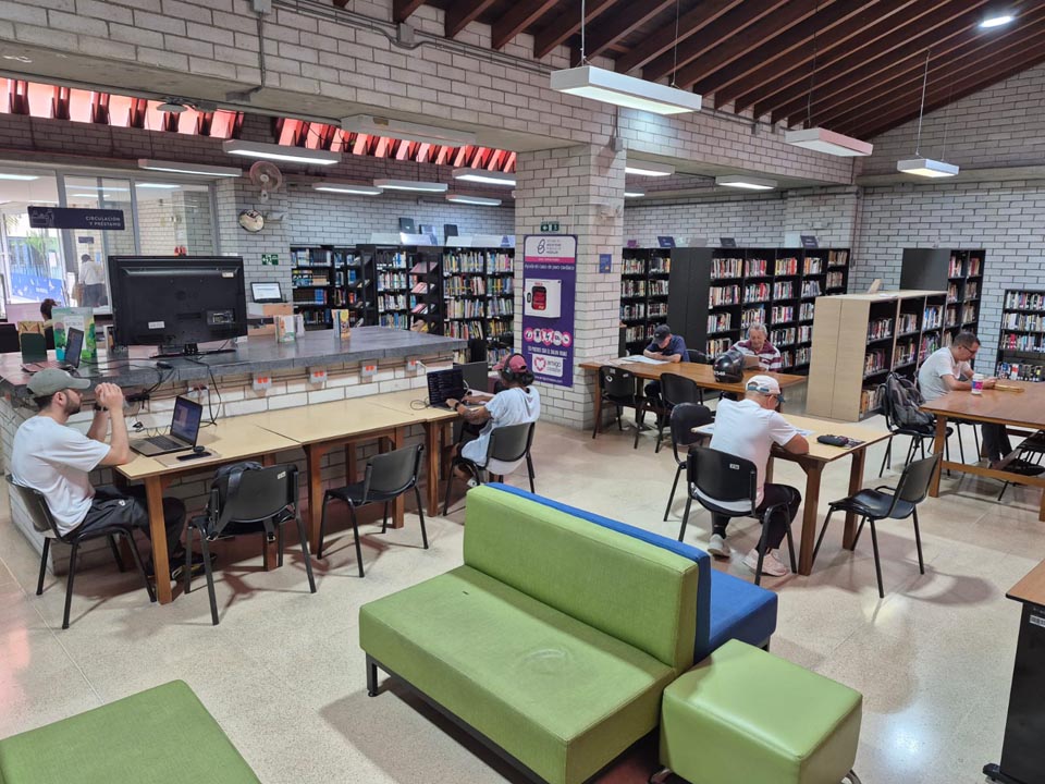 Imagen Biblioteca Pública La Floresta PRENSA