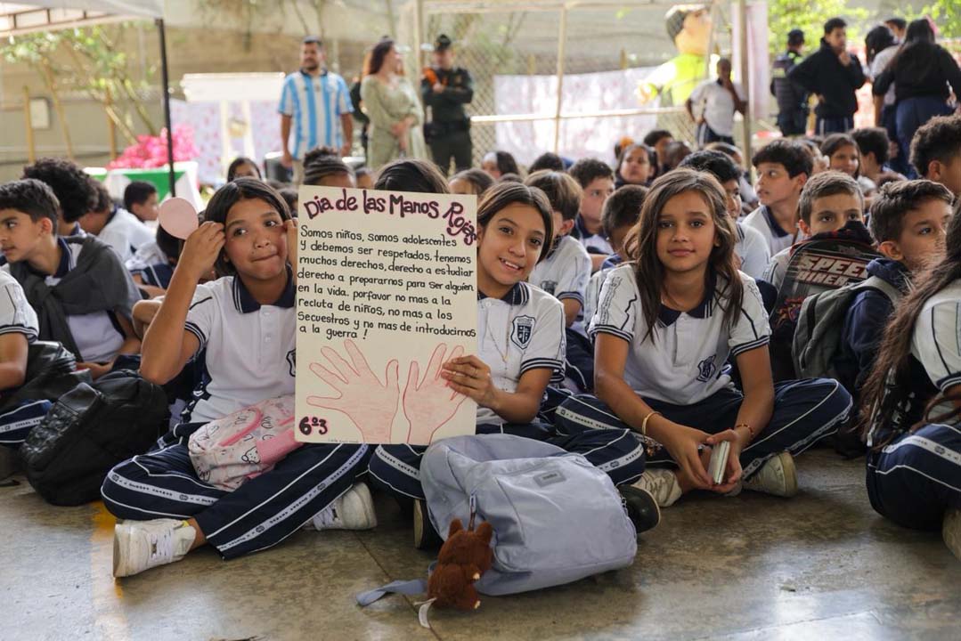 Imagen Día manos Rojas (1)