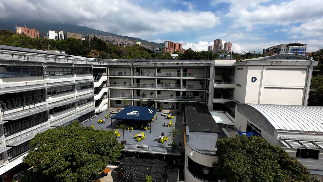 Imagen Institución Universitaria ITM genera su propia energía para cargar buses eléctricos (3)