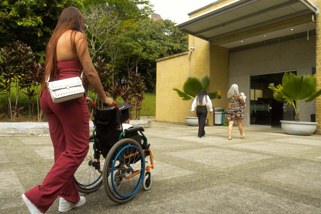 Imagen La voluntad de acero venció a la enfermedad de los huesos de cristal HERMANA