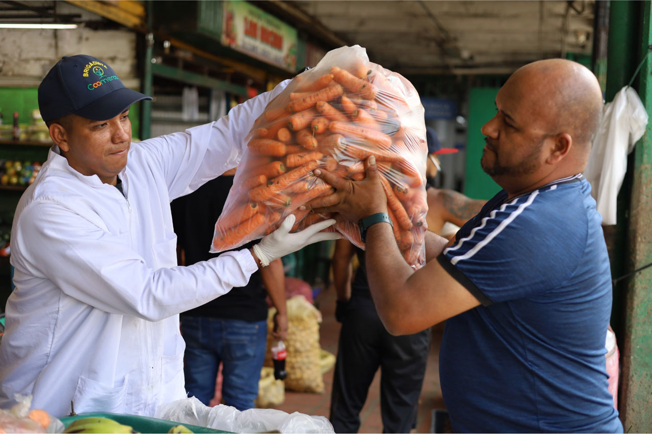 Imagen alimentos recuperados en las plazas de mercado llegan a hogares de Medellín (2)