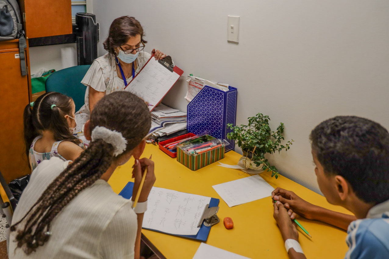 Imagen aula escolar del Hospital General de Medellín (1)