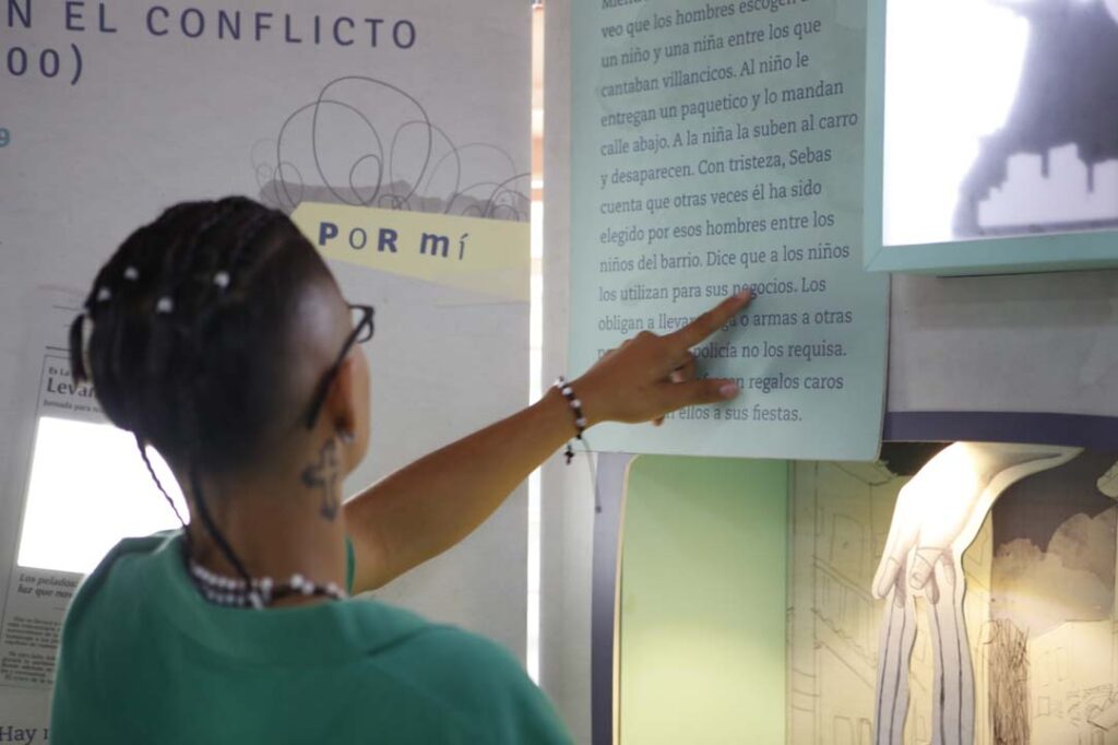 Imagen conmemoración del Día de las Manos Rojas en el Museo Casa de la Memoria (1)