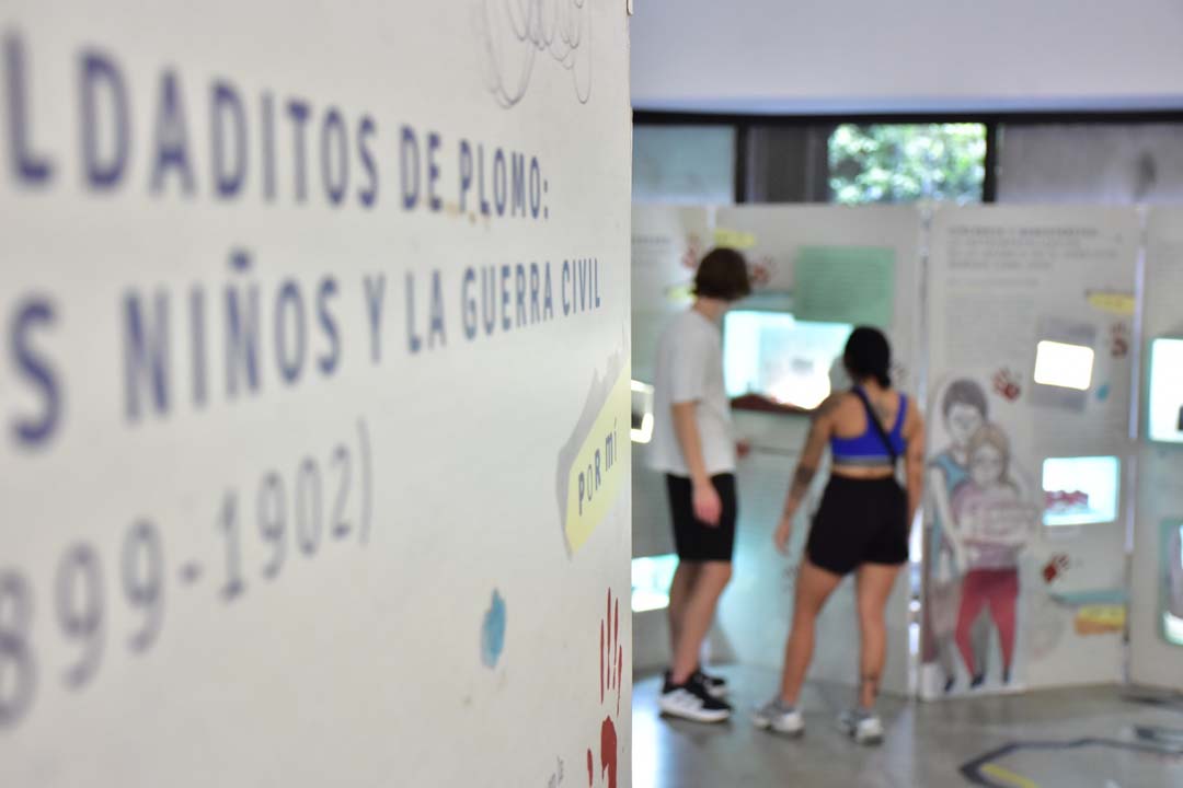 Imagen conmemoración del Día de las Manos Rojas en el Museo Casa de la Memoria (1)