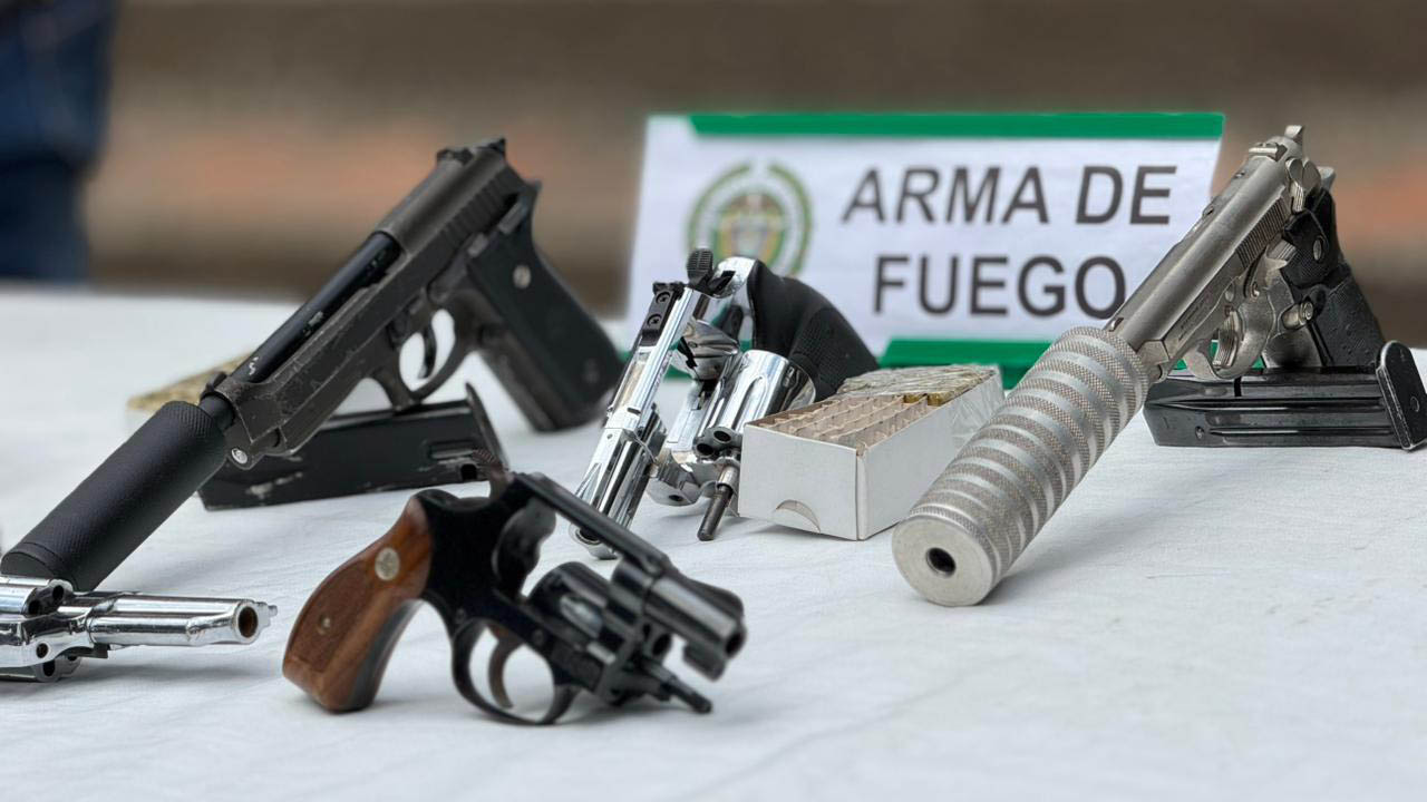 Imagen de armas de fuego incautadas en operativo