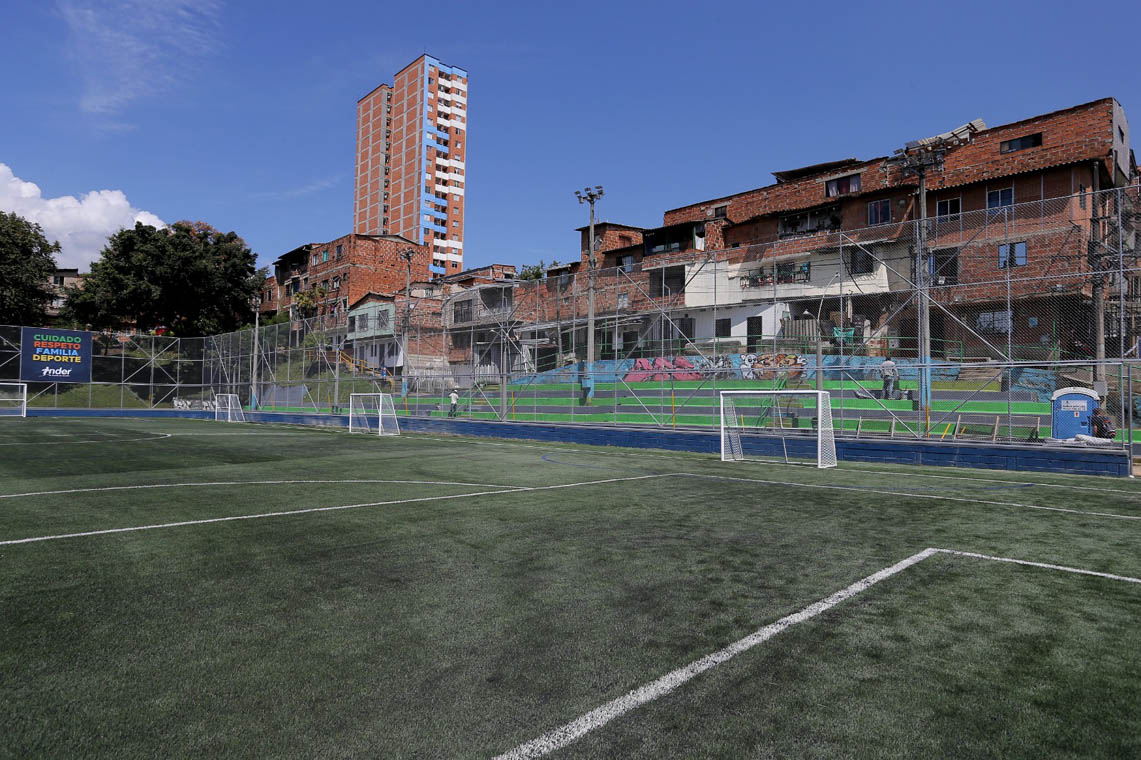 Imagen de cancha sintética La Mansión