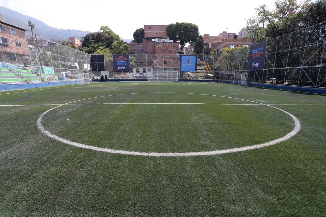 Imagen de cancha sintética La Mansión