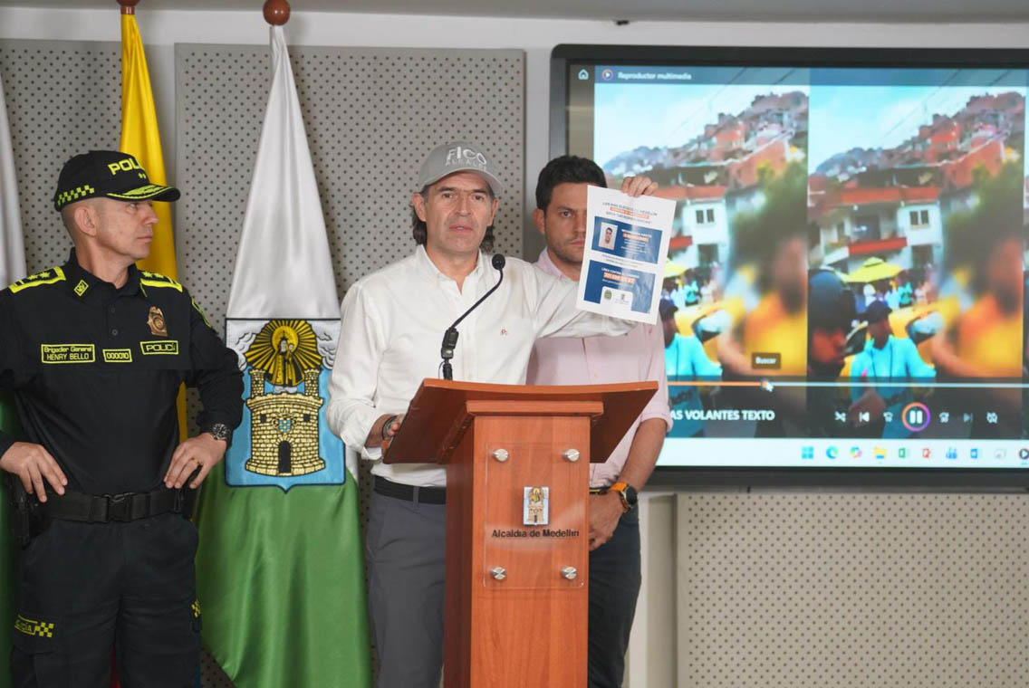 Imagen del Alcalde en rueda de prensa