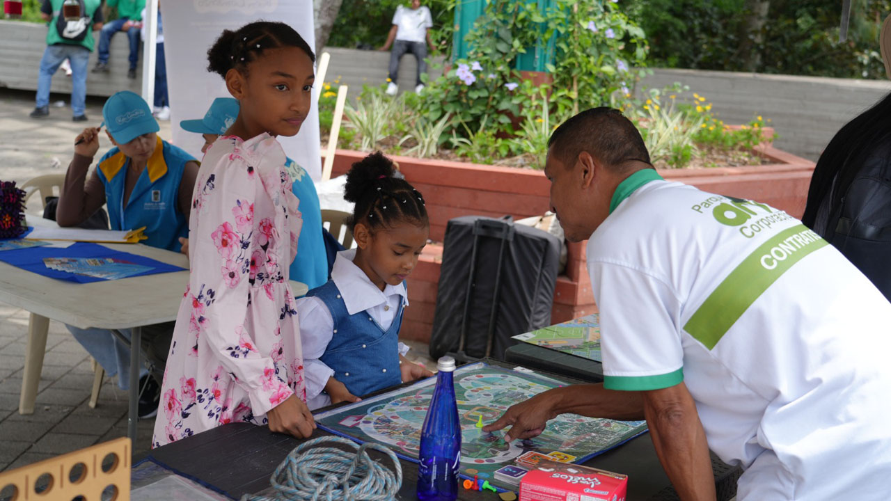 Imagen intervencióna quebrada Santa Elena y entorno del Museo Casa de la Memoria (6)