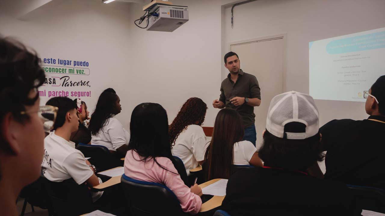 Imagen jóvenes de Parceros recibieron becas de manutención (1)