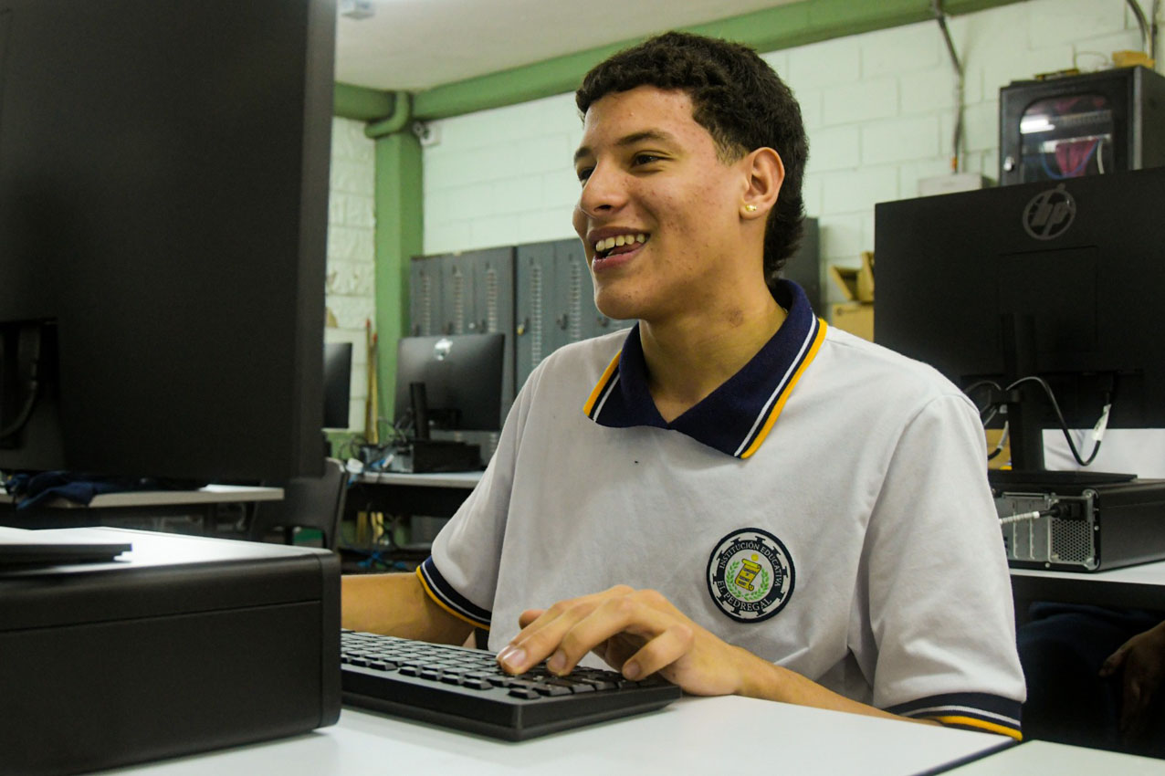 Imagen nuevos dispositivos tecnológicos han sido entregados a instituciones educativas (2)