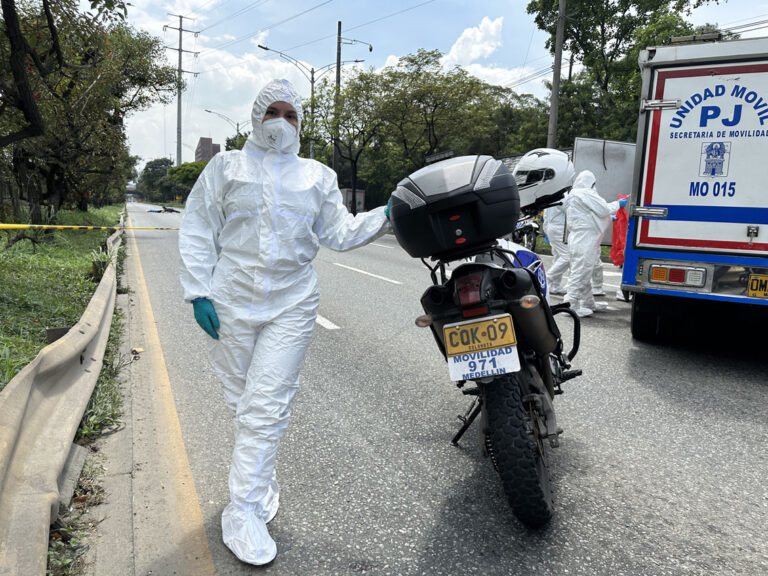 FOTO 1 Catalina Mejía agente de tránsito