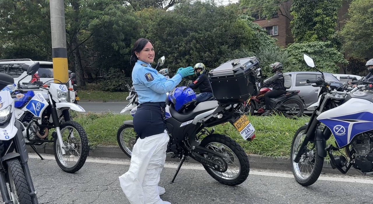 Catalina Mejía agente de tránsito